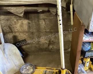 Hydraulic garage jack