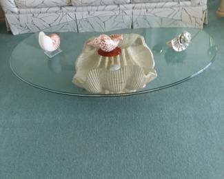 Clam shell coffee table