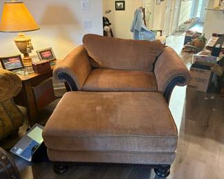 New Vintage Bernhardt love seat with ottoman