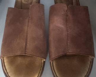 Born sandals