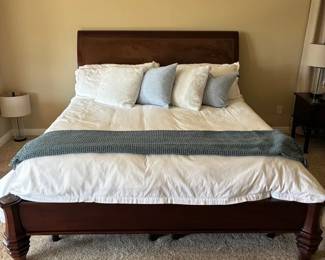 HA149VSolid Wood King Bed