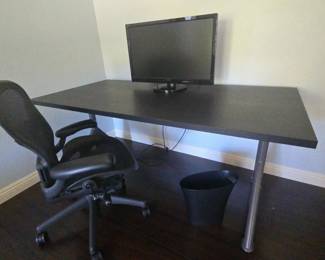 HA154Computer Table, Monitor and Chair
