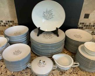 HA136Noritake China, Taryn Pattern