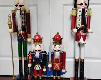 HA122Nutcrackers