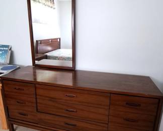 MID CENTURY DRESSER