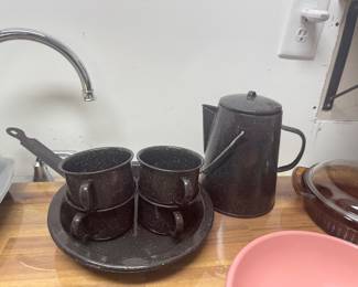 Camping cooking set