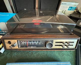 General electric record player with speakers 