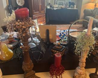 Lots of beautiful candlesticks / candle holders 
