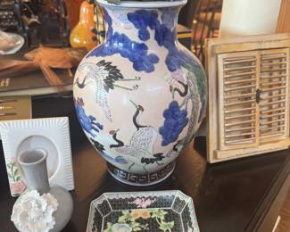 Chinoiserie decor items throughout the home 