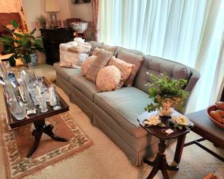 Great condition Victorian Style vintage sofa 
