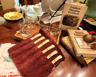 Southern Plantations Cookbooks, Beautiful set of Daniel Cannady knives 