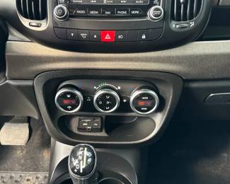 auctioncompanykc.com