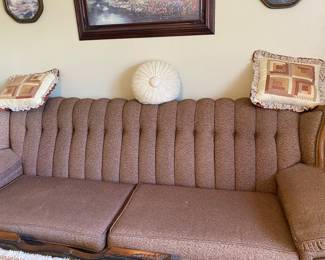Vintage couch in beautiful condition 