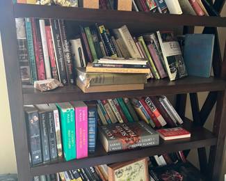 BOOKS! Some desirable best sellers. Game of Thrones, Harry Potter, Twilight, ACOTAR and more! 