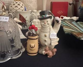 Lenox & Fine Decorative Accessories Collection
This curated ensemble features signature&nbsp;Lenox vases, candlesticks, and coffee cups, along with charming accent pieces — including a&nbsp;Christmas serving dish,&nbsp;pineapple candle holder,&nbsp;heart dish, and&nbsp;pitcher.