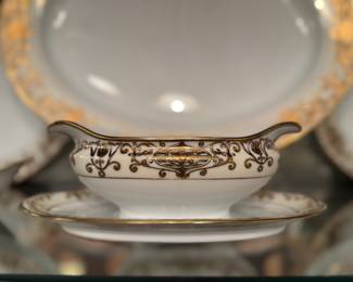 Noritake Fine China Metallic Gold Complete Set
An exquisite&nbsp;service for 12, complete with all&nbsp;serving pieces.
A stunning example of Noritake’s signature craftsmanship, ideal for entertaining or display.