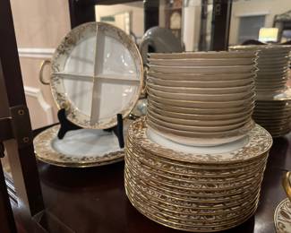 Noritake Fine China Metallic Gold Complete Set
An exquisite&nbsp;service for 12, complete with all&nbsp;serving pieces.
A stunning example of Noritake’s signature craftsmanship, ideal for entertaining or display.