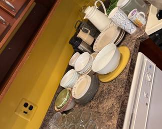 Dishes / glasses 