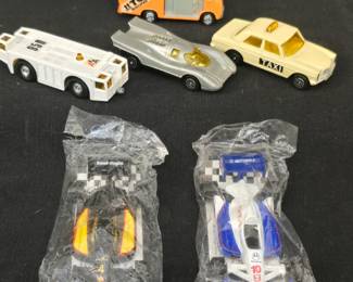 VINTAGE TWO RAHAL HOGAN MOTOROLA AND MILLER T94 LOLA INDY CAR UNOPENED 1980 Tomica Towing Tractor