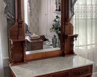 Beautiful, walnut Victorian marble top dresser