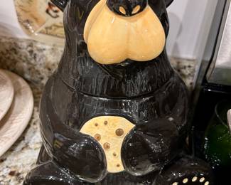 Black Bear Cookie Jar – Cabin or Lodge Style
Adorable ceramic bear holding a cookie, perfect for rustic or mountain decor.