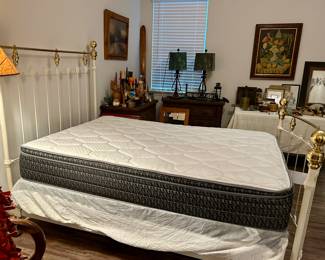 Vintage Brass & Iron Bed – Full Size
vintage-style iron bed with solid brass accents, beautifully detailed with floral rosettes and curved footboard. 