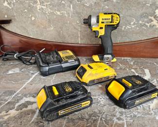 113 DeWalt20VMax14ImpactDriver3BatteriesCharger
