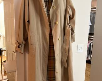 Burberry  women's trench coat sz 10 