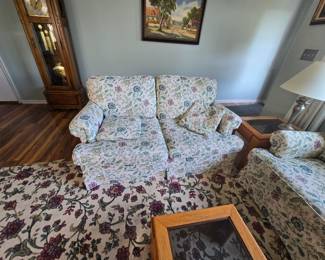 Set perfect condition no marks stains etc 150
Rug matching is 30