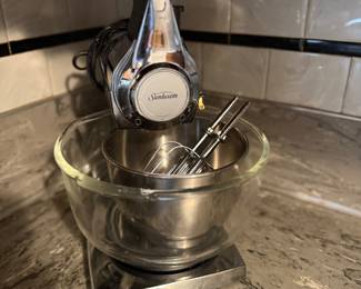Assorted Kitchenware 