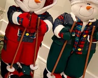 Skiing snowmen