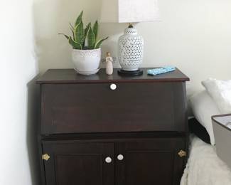 Drop-leaf desk
