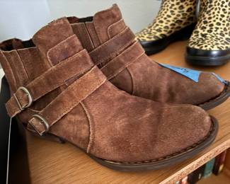 Borne suede short boots size 7