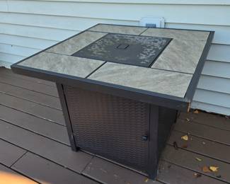 Gas fire pit