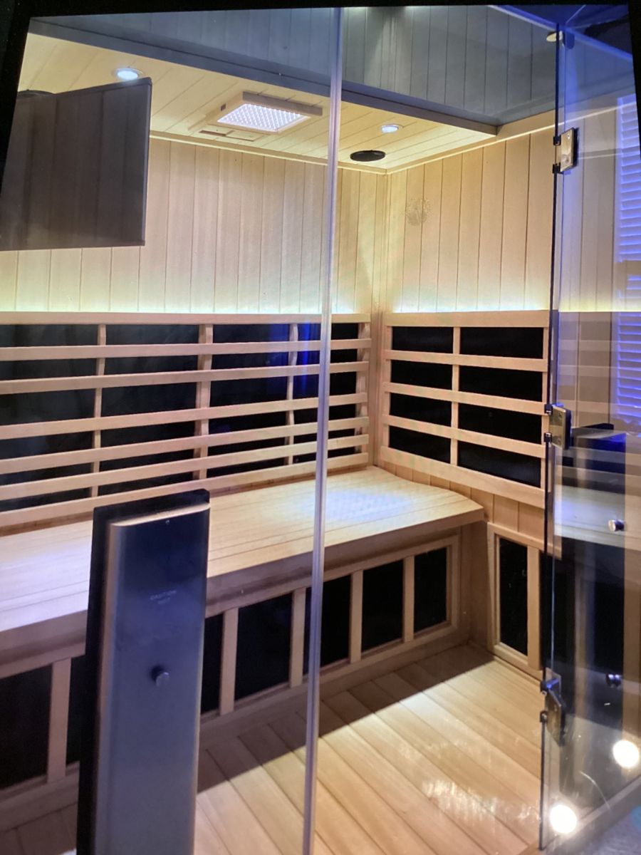 Jacuzzi infrared sauna. Like NEW condition 
