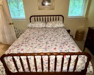 Country style bed 