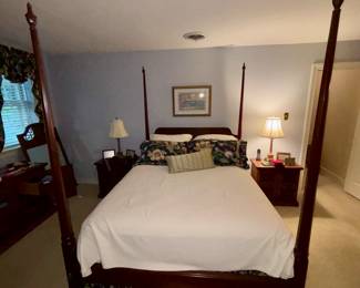 Fine 4 posted  queen bed 