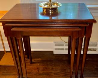 Set of 3 beautiful nesting table 