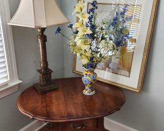 Ethen Allen Drop Side Accent Table