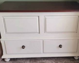 Thomasville 42 " Blanket Chest. H - 29.5", W - 52.25", D - 19.75 "