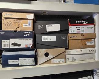 7042  NEW 9 Pairs Of Shoes 