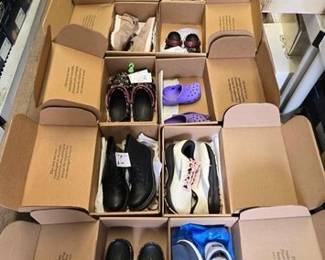 7017  NEW 12 Pairs Of Shoes 