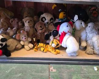 6046  Over 20 Stuffed Animals 