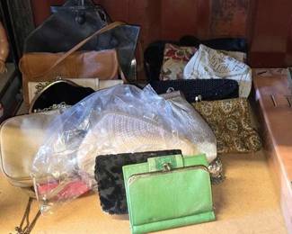 6058  15 Handbags  Wallets 