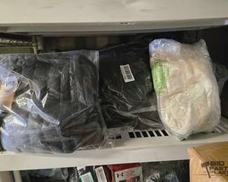 4084  NEW The North Face Jackets, Gloves  more 