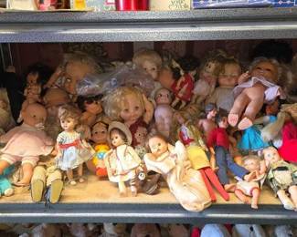 6044  Over 40 Dolls  Barbies 