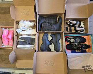 7021 NEW 7 Pairs Of Shoes