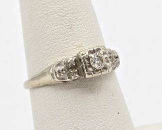 712  14k White Gold and Diamond Ring, 2.3g 