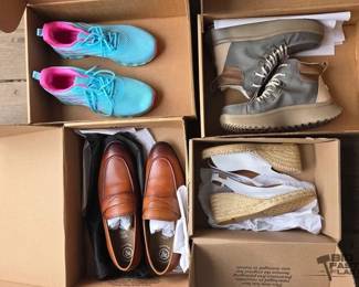 7000  NEW 4 Pairs of Shoes 