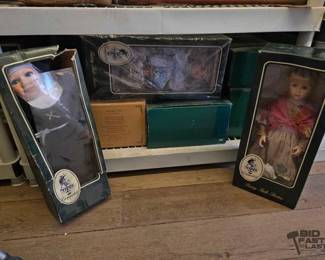 7558  Porcelain Dolls 